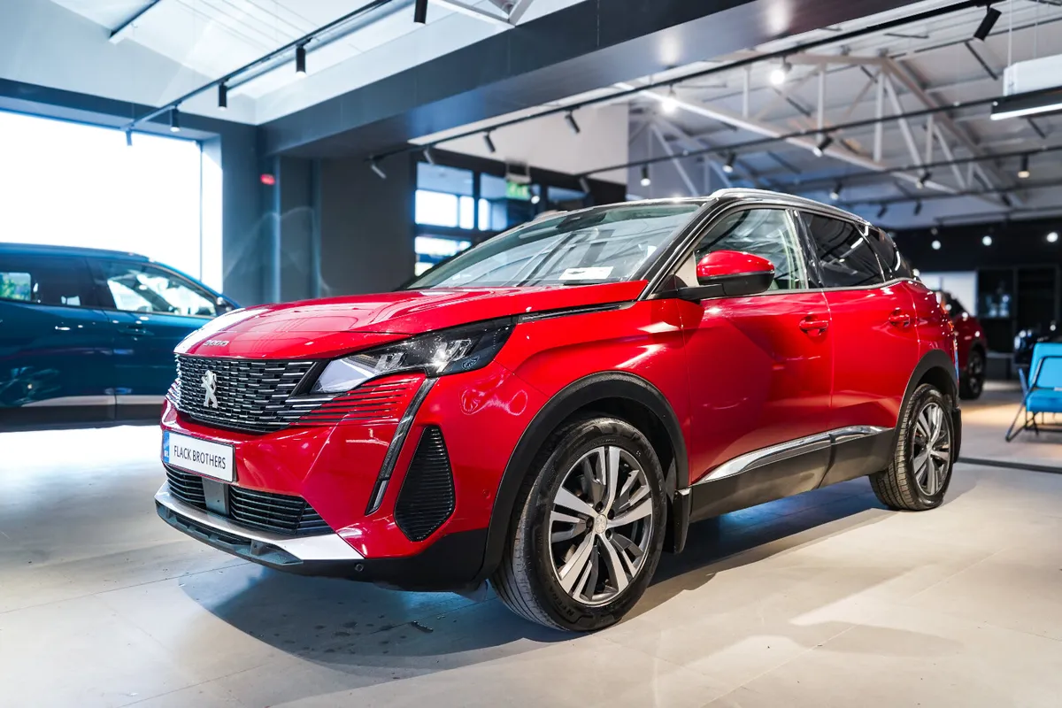 2021 Peugeot 3008 Allure 1.5 BlueHDi 130bhp - Image 3
