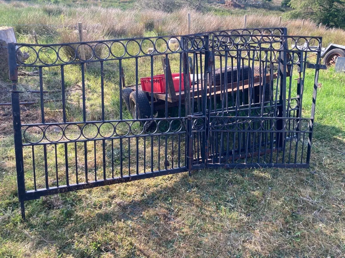 Gates - Image 1