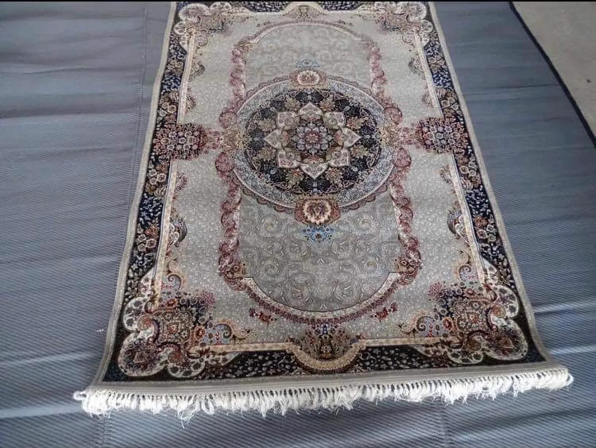 Silk rugs made by hand from pure silk - Image 1