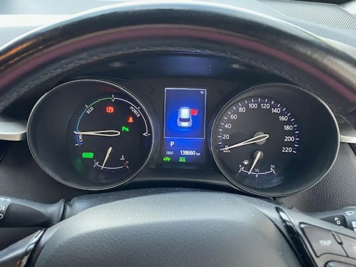 Toyota C-HR July 2017 SOL model - Image 4