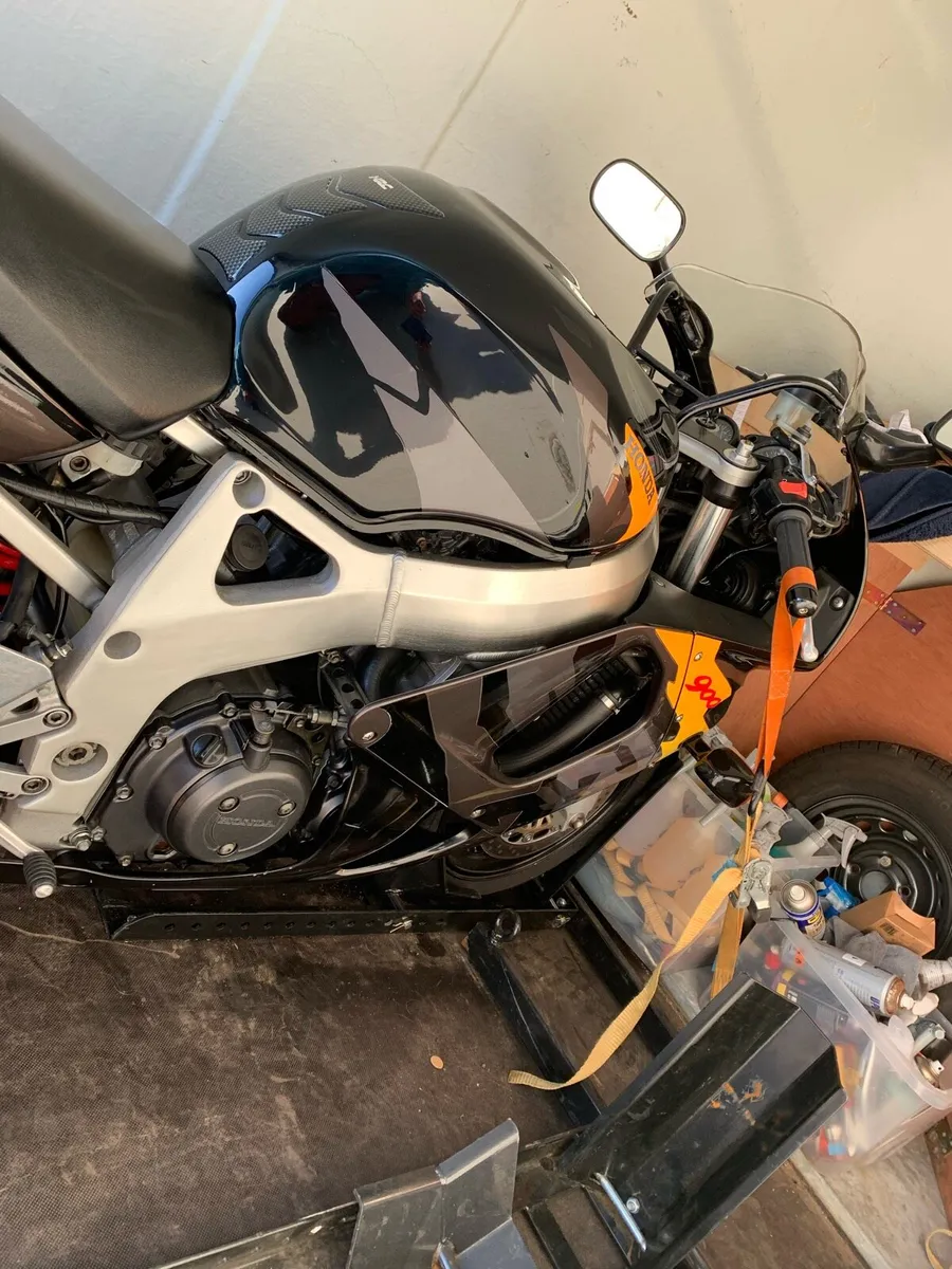 CBR900RR - Image 2