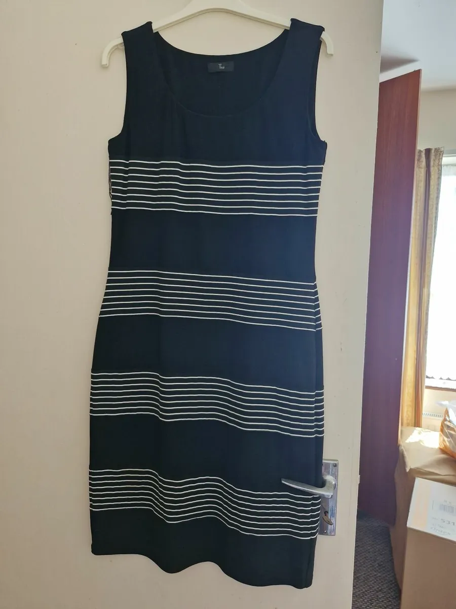 Miscellaneous ladies clothing - Image 4