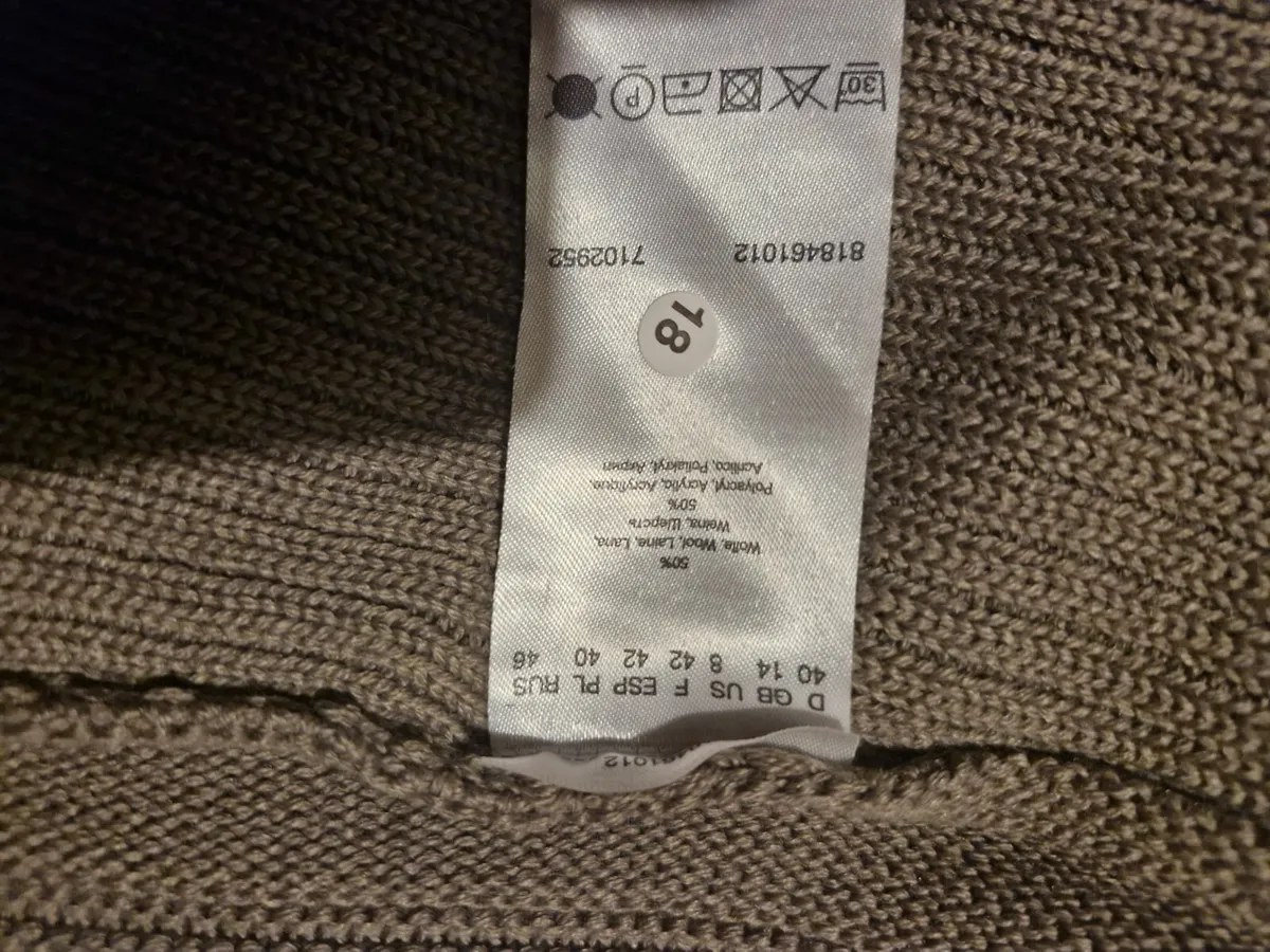Miscellaneous ladies clothing - Image 1