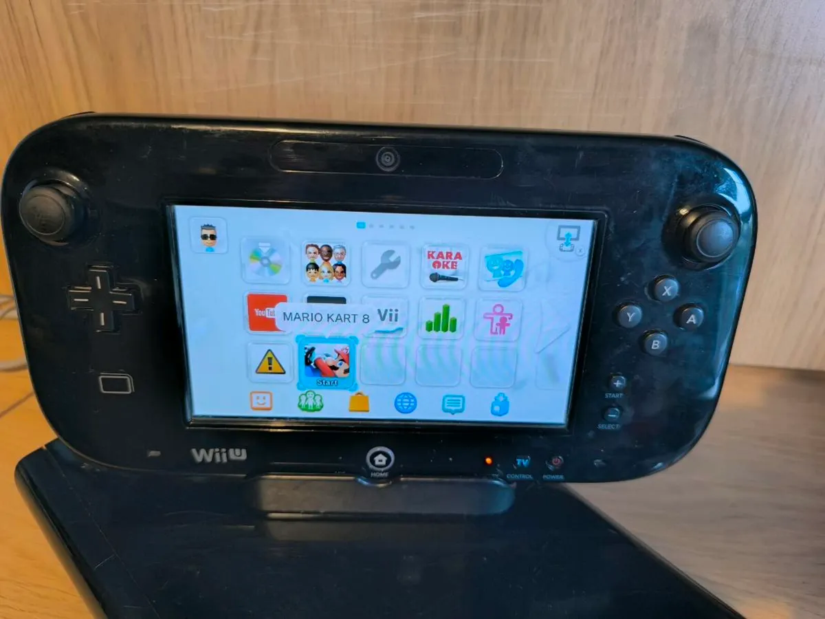 Nintendo Wii U with 4 games - Image 2