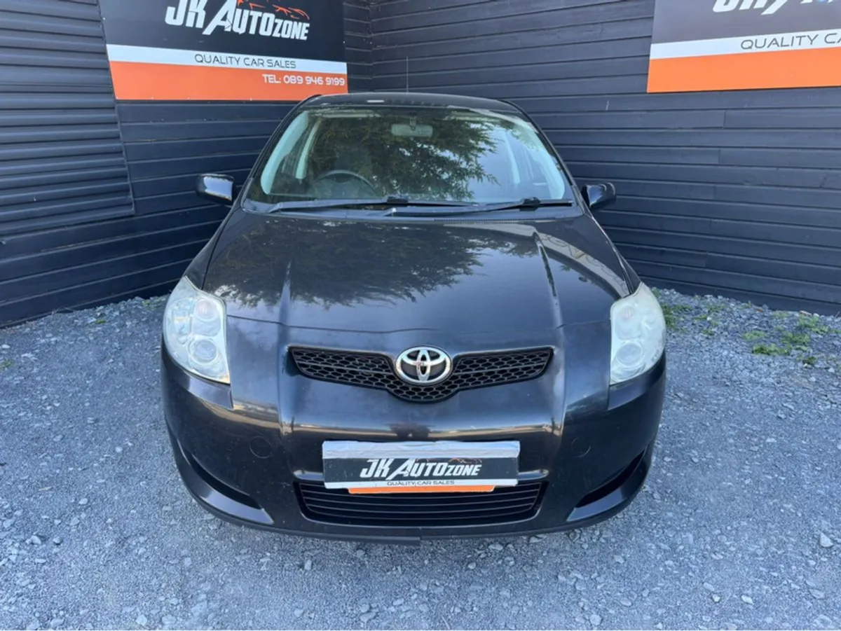 Toyota Auris RC 1.4 D-4d Terra 5DR - Image 2