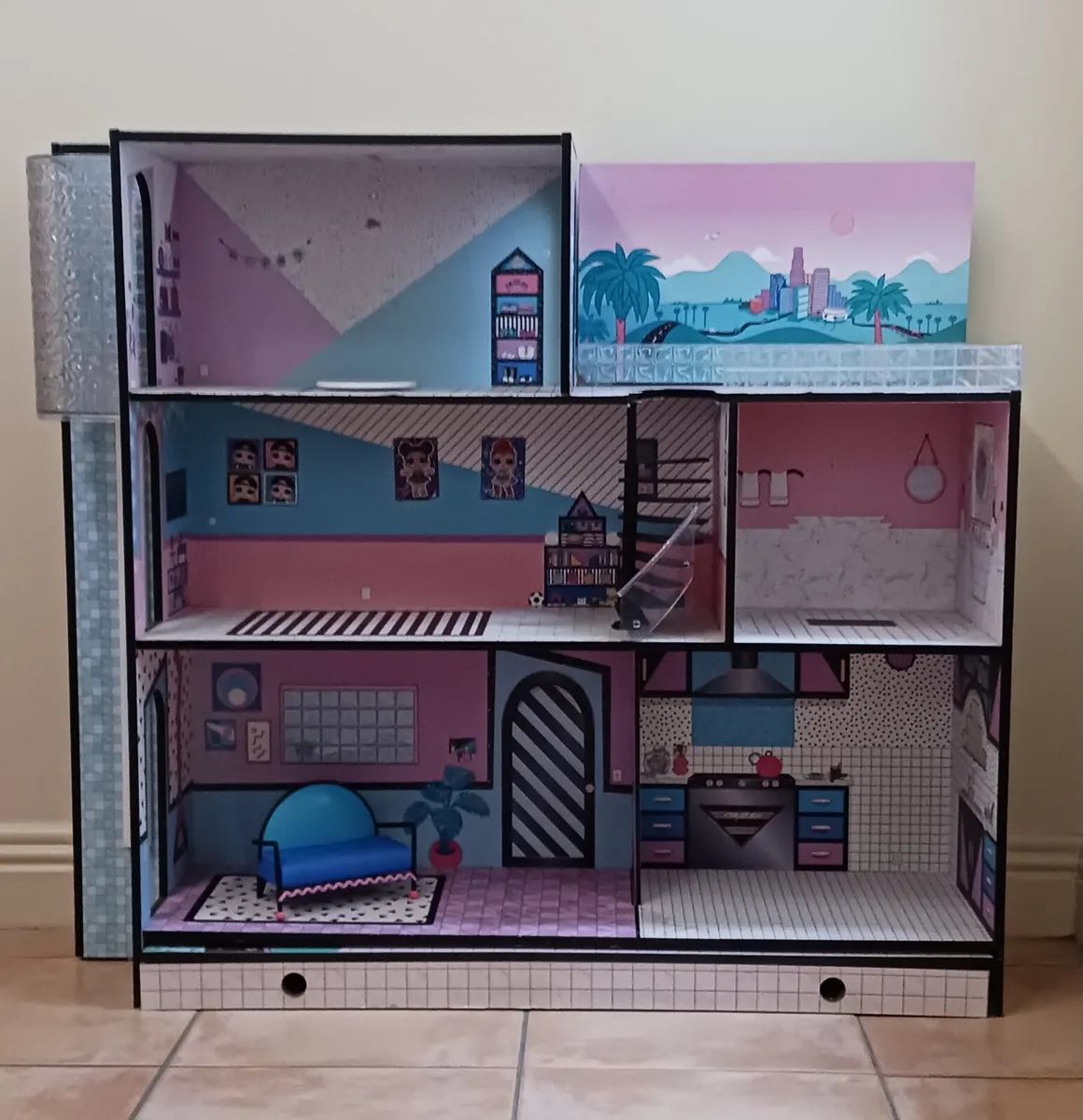 LOL dolls house - Image 1