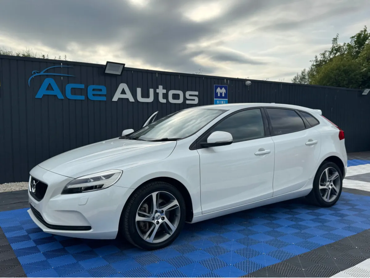 Volvo V40 **DEPOSIT TAKEN** D4 MOMENTUM - 2.0L DIE - Image 3