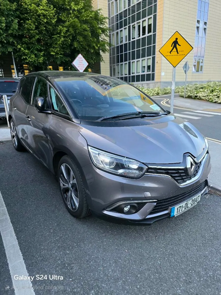 Top of the range Renault Scenic 1.5D Glassroof - Image 2