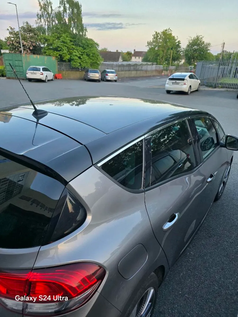 Top of the range Renault Scenic 1.5D Glassroof - Image 4