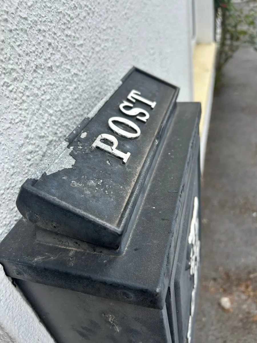 Post box - Image 1