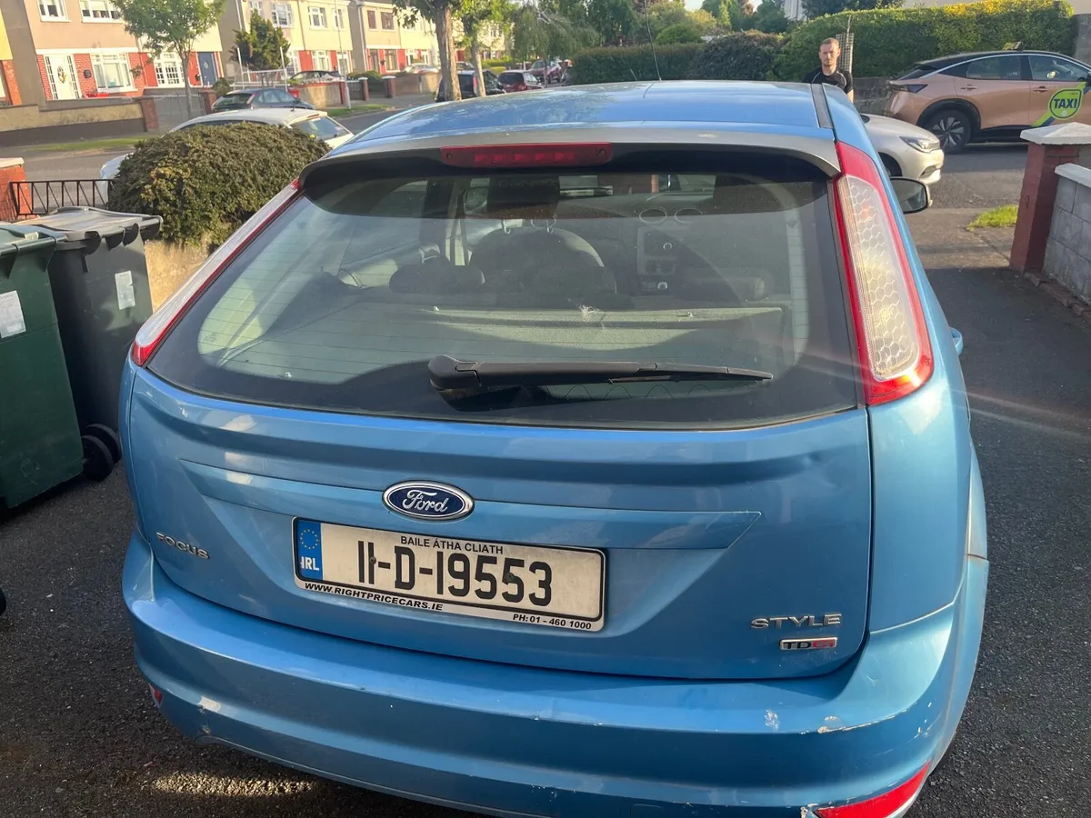 Ford Focus 2011 - Image 2