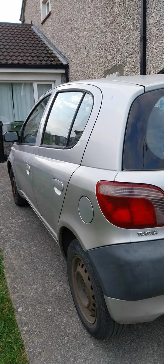 Toyota Yaris 1999 - Image 3