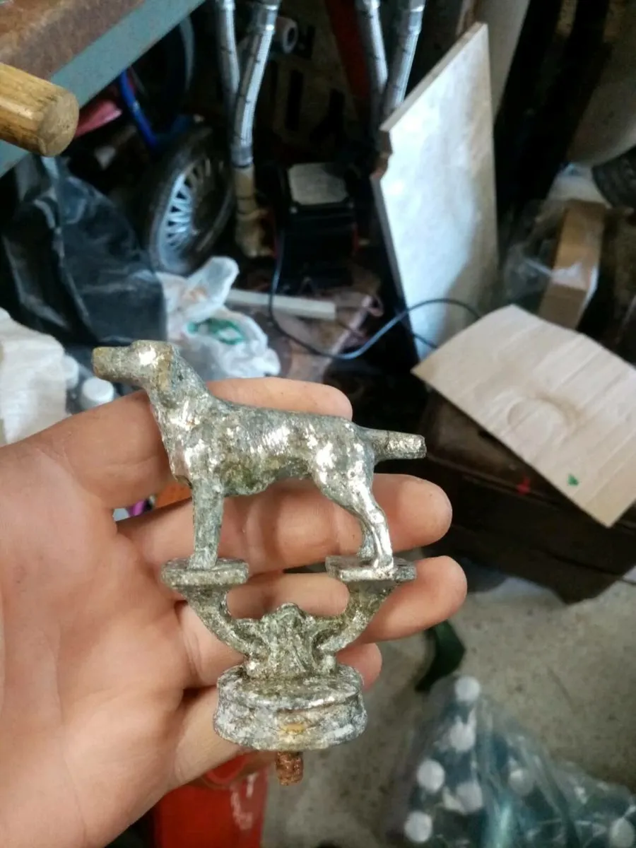 Four old car badges - Image 3