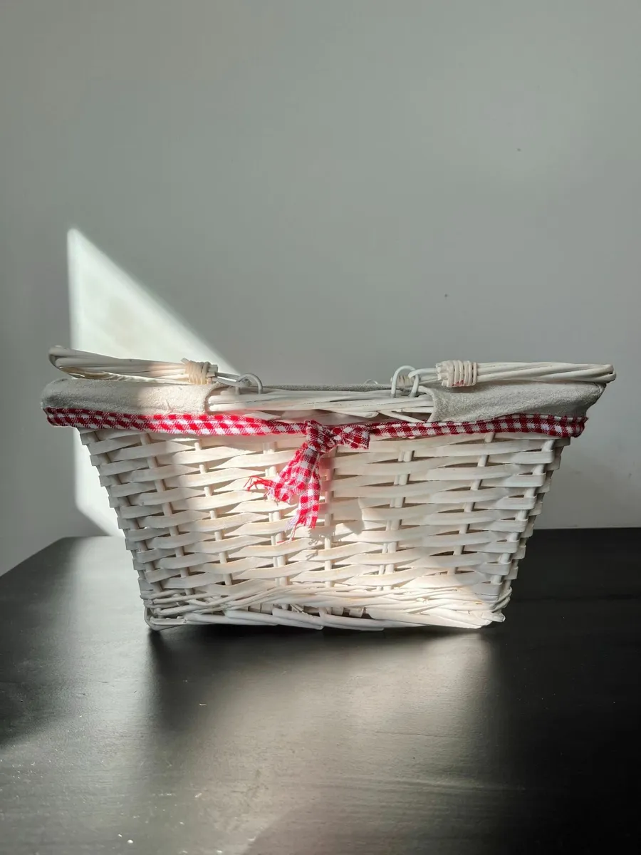 White Wicker Picnic Basket - Image 4