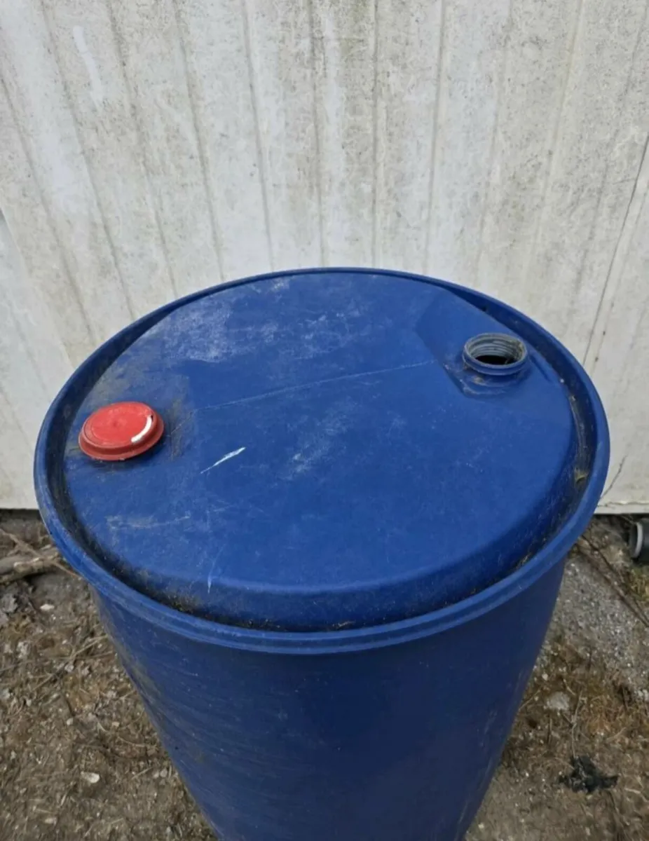 Blue barrels - Image 1