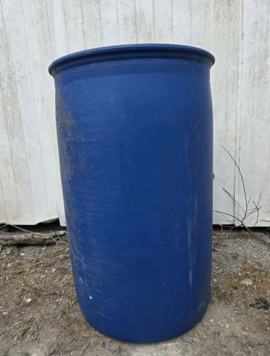 Blue barrels - Image 2