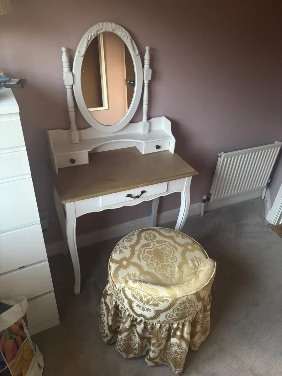 Vanity Table and chair - Image 1