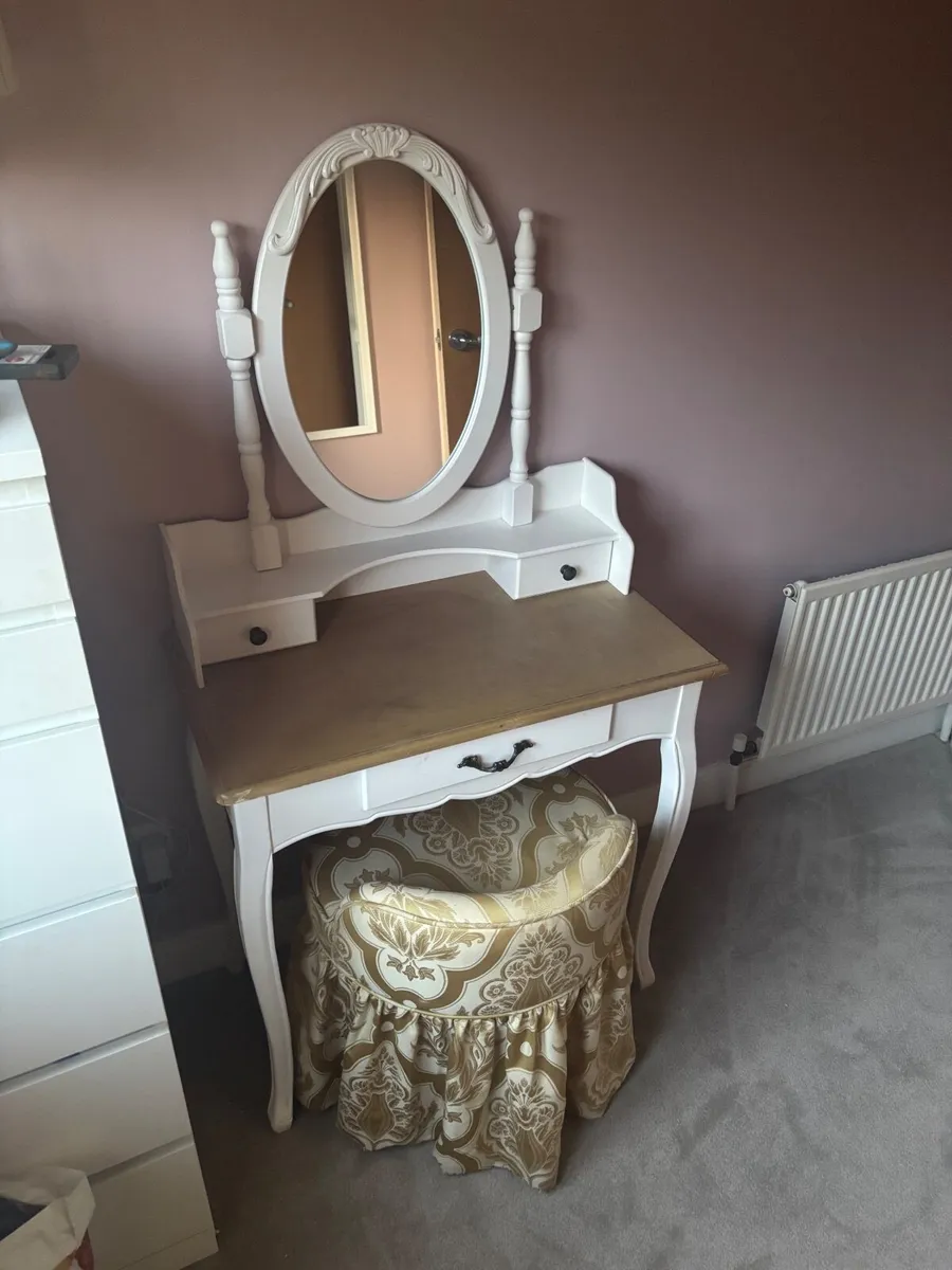 Vanity Table and chair - Image 2