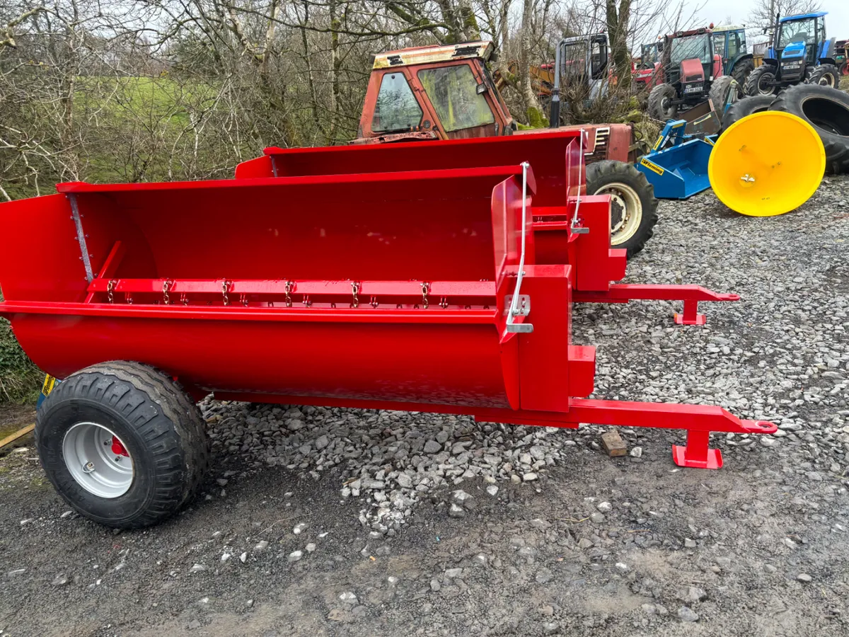 New Dung spreaders trailed & 3 Point Linkage - Image 2