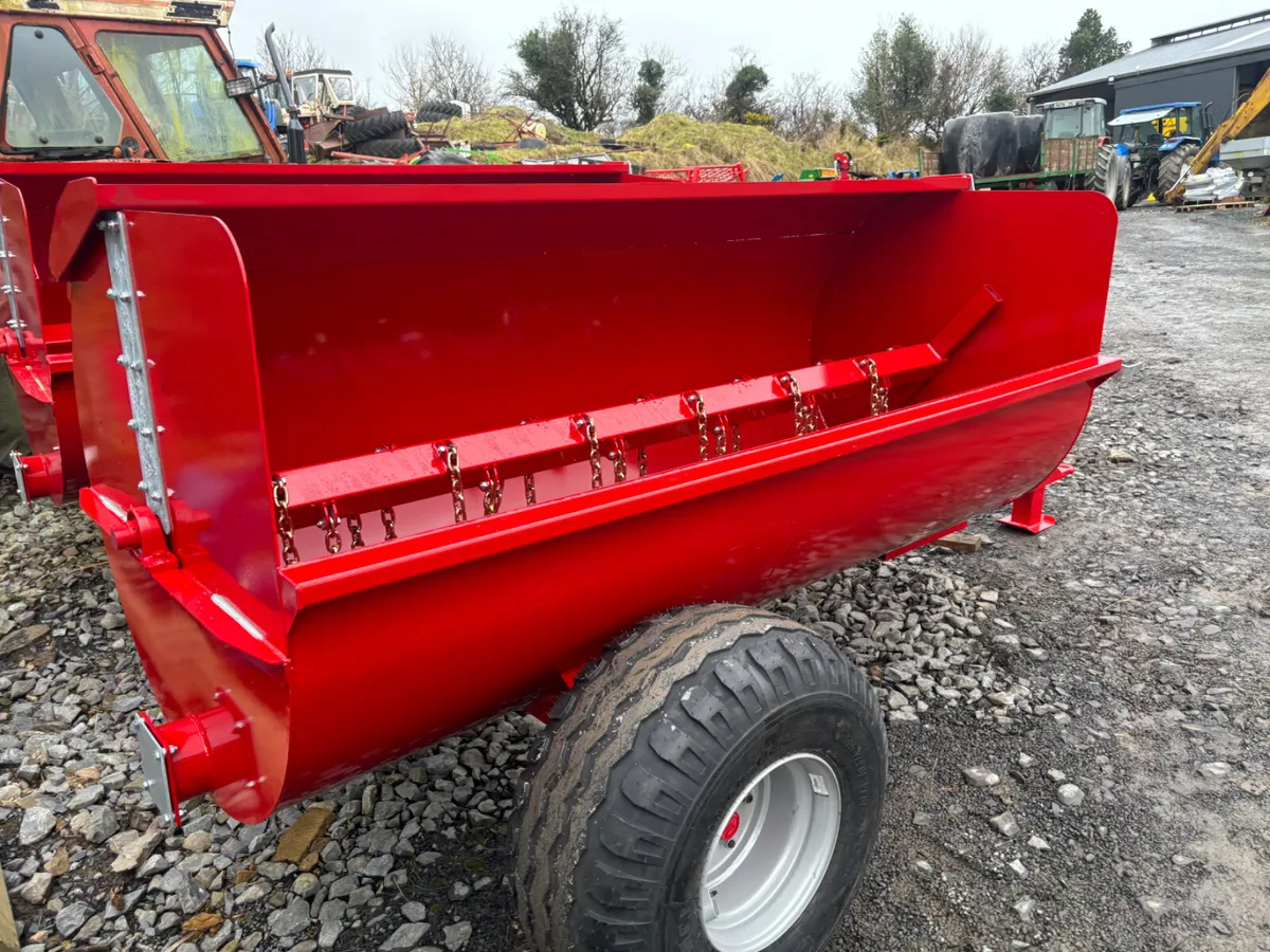 New Dung spreaders trailed & 3 Point Linkage - Image 1