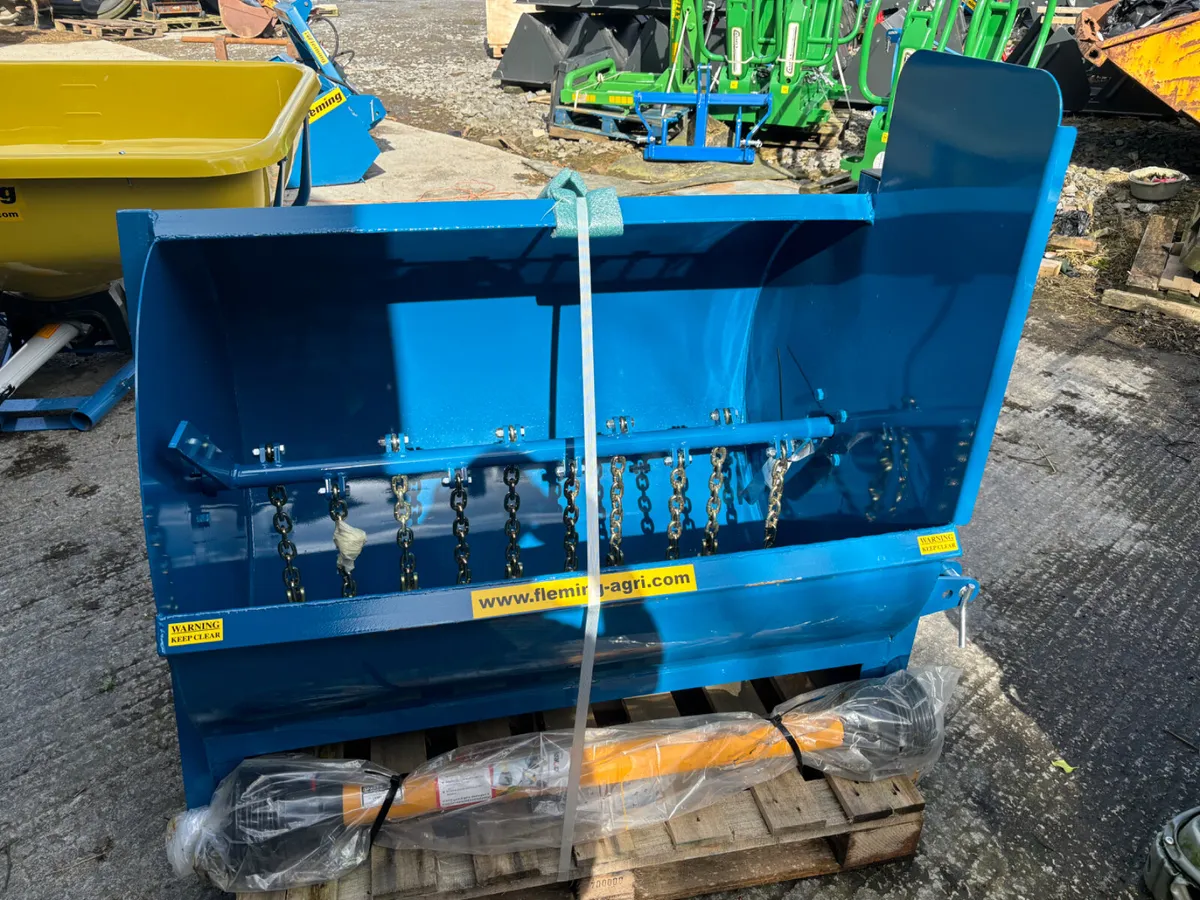 New Dung spreaders trailed & 3 Point Linkage - Image 4