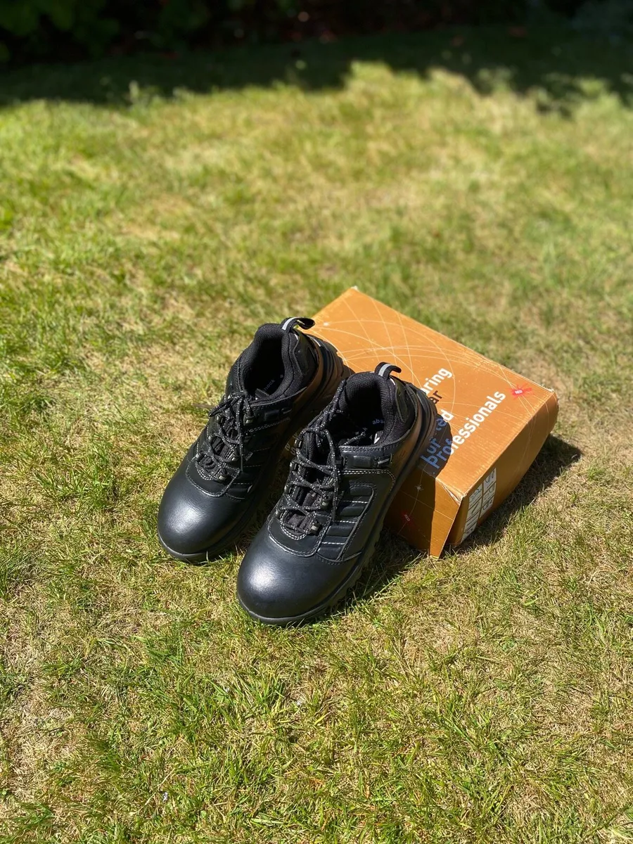 New Men’s Safety Shoes Size 8(42) - Image 4