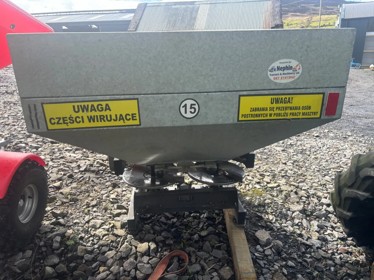Fertiliser spreader as new - Image 3