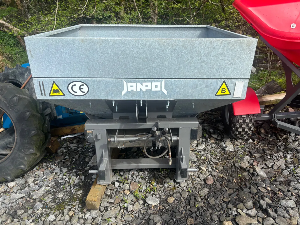 Fertiliser spreader as new - Image 2