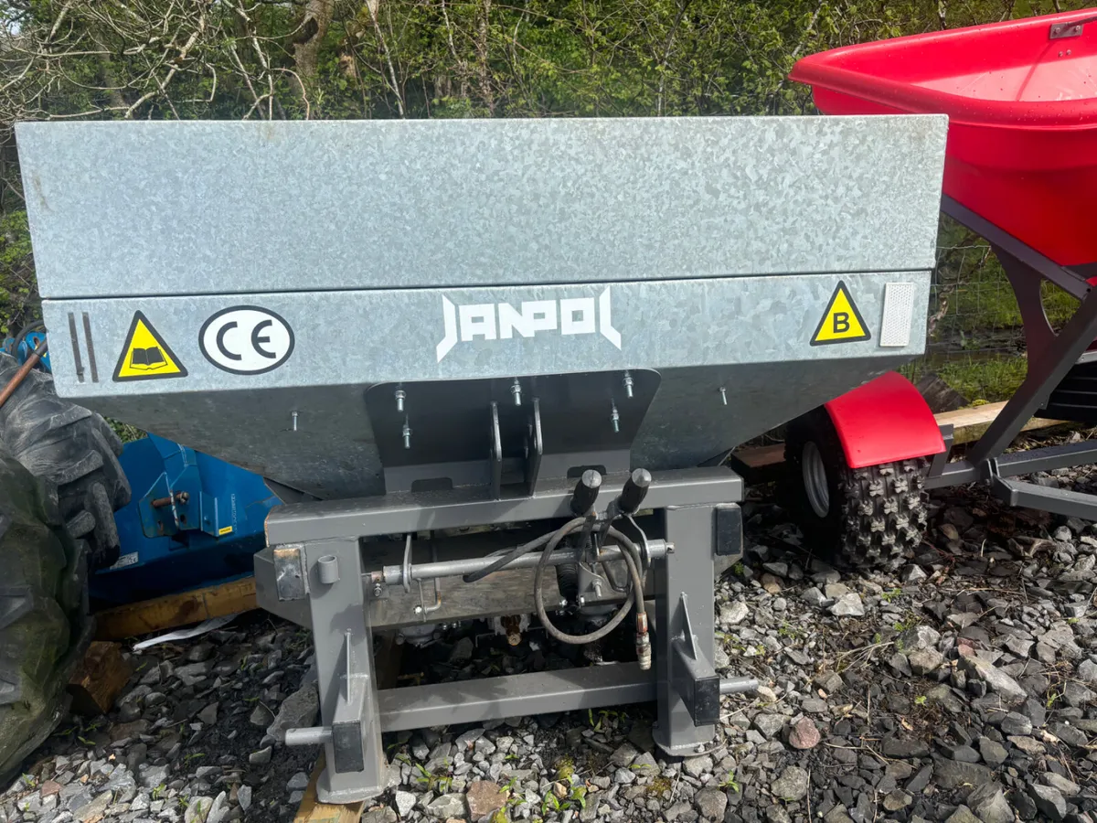 Fertiliser spreader as new - Image 1