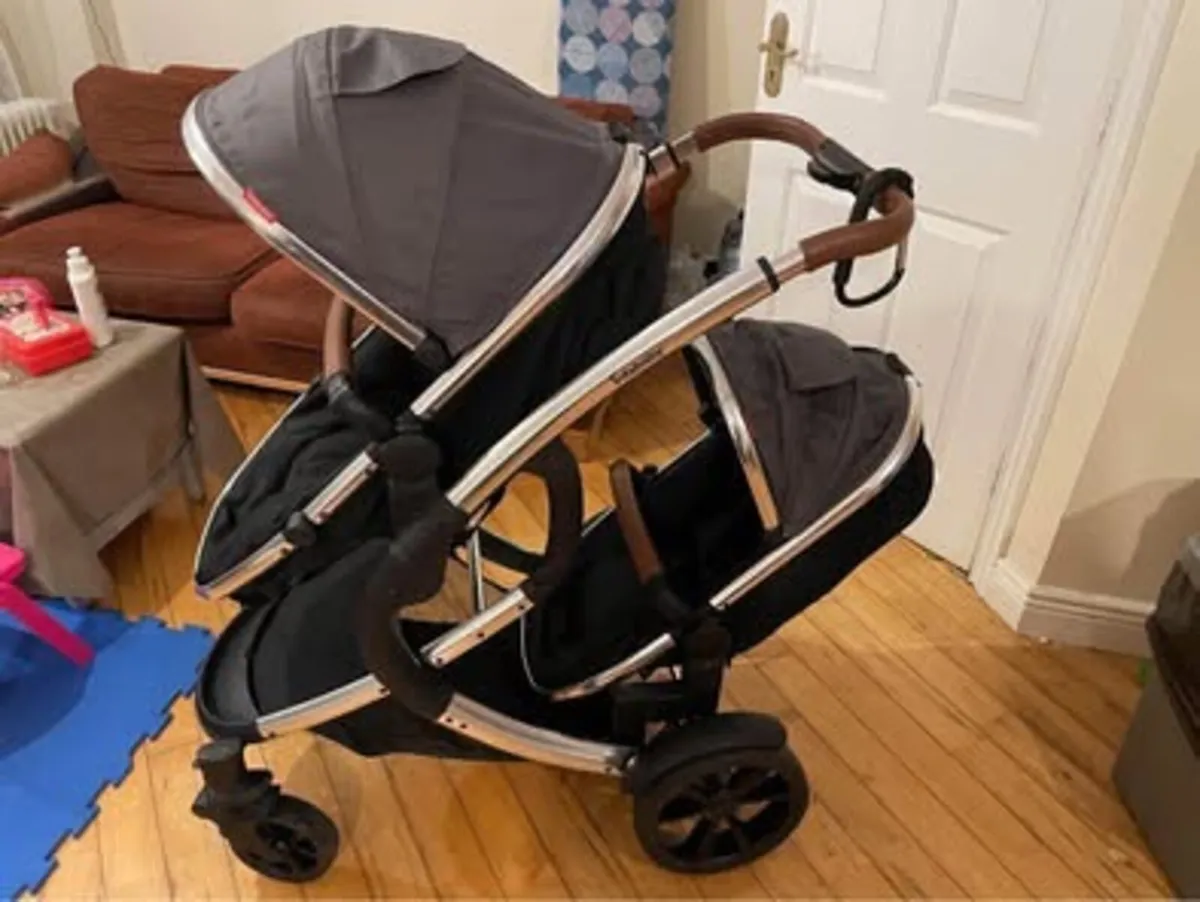 Infababy double buggy shadow grey with 1 carseat - Image 4