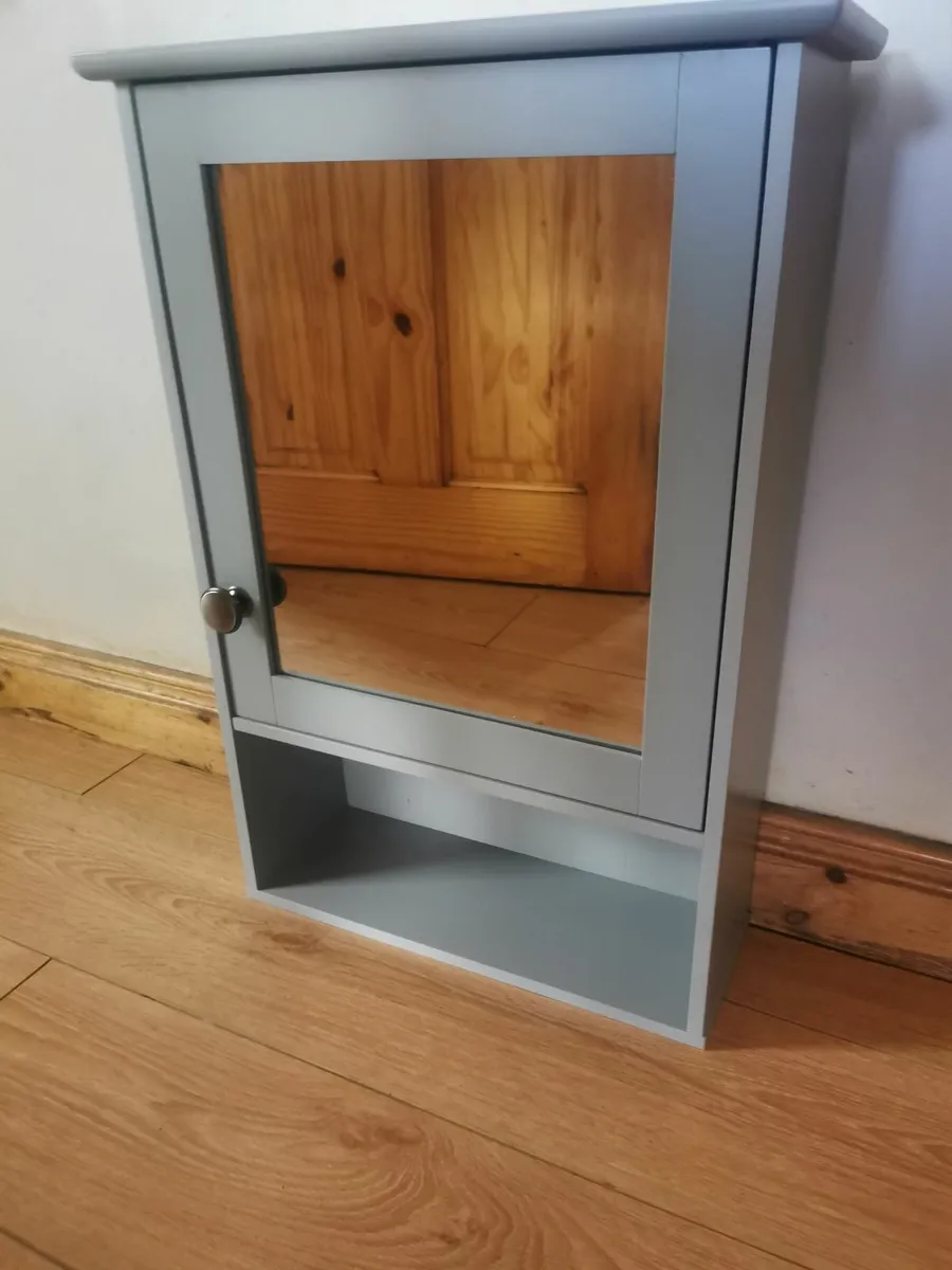 Quality Expensive bathroom cabinet 6 months - Image 1