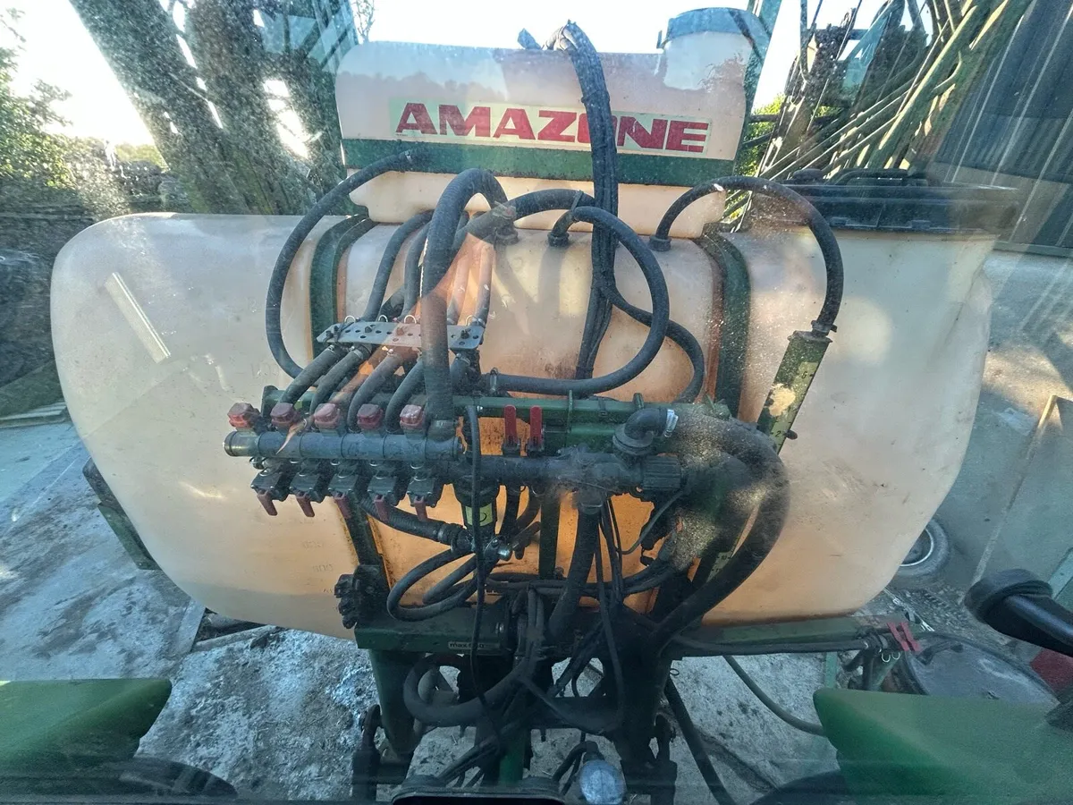 Amazone UF1200 18m Sprayer - Image 1