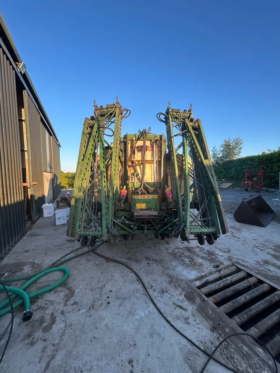 Amazone UF1200 18m Sprayer - Image 2