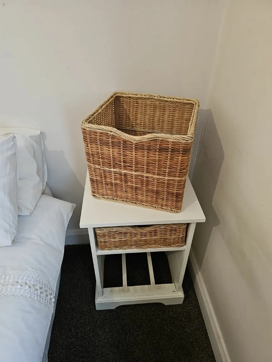 Bed side unit - Image 2