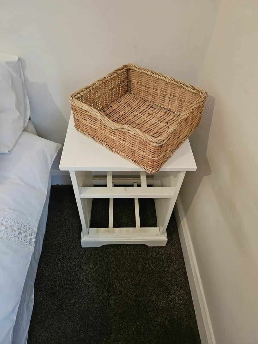 Bed side unit - Image 3
