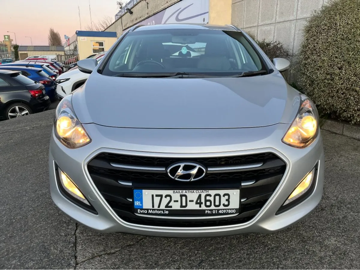 Hyundai i30 Tourer Deluxe 1.6 Diesel //spring Sal - Image 2