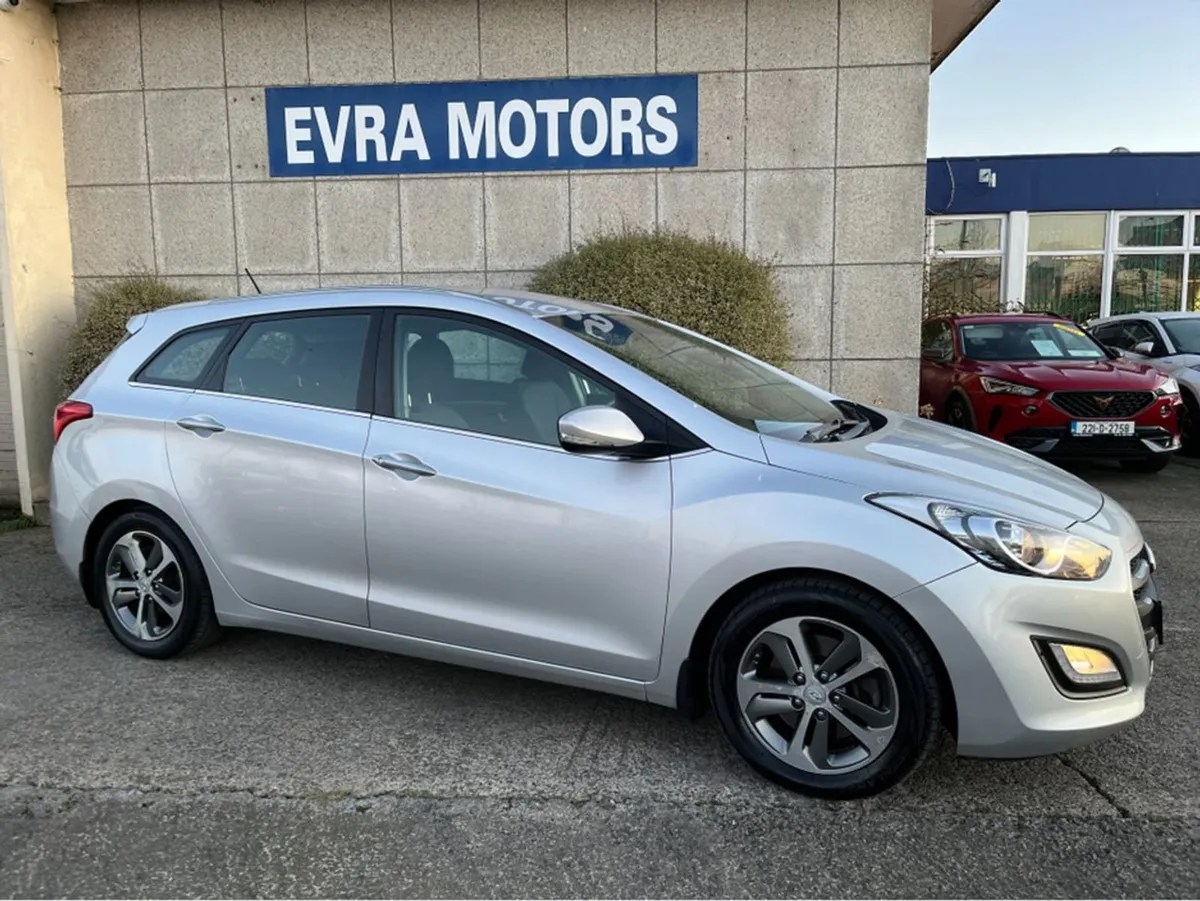 Hyundai i30 Tourer Deluxe 1.6 Diesel //spring Sal - Image 3