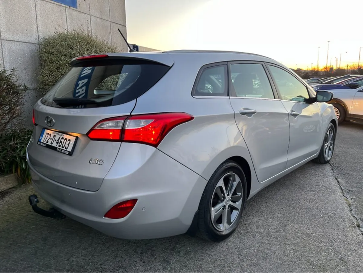 Hyundai i30 Tourer Deluxe 1.6 Diesel //spring Sal - Image 4