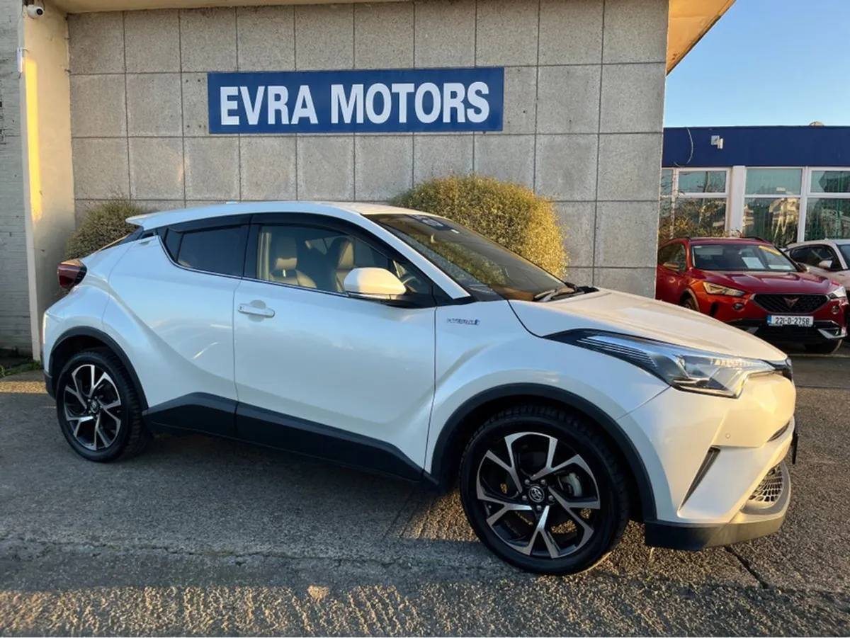 Toyota C-HR SOL Automatic Hybrid 1.8 Petrol //hig - Image 3