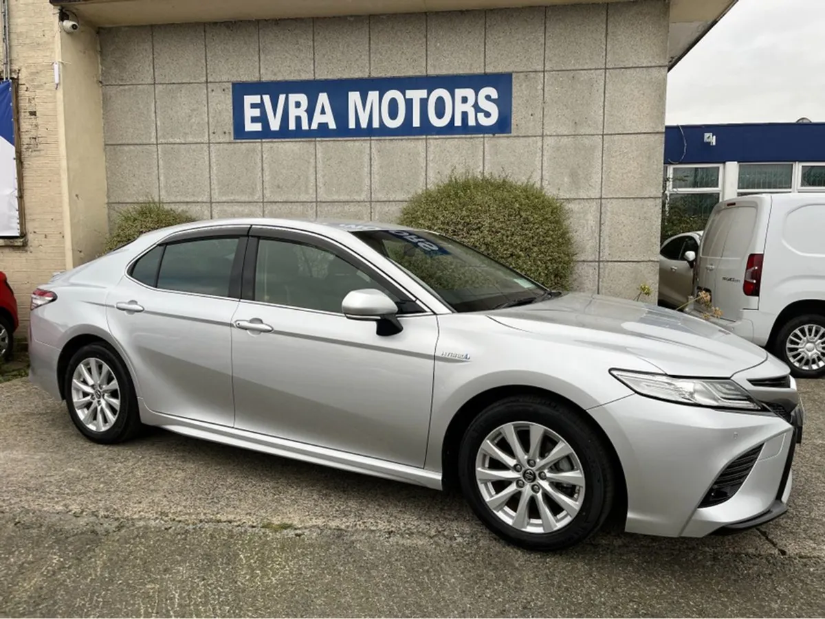 Toyota Camry Automatic Hybrid 2.5 Petrol //low Mi - Image 3