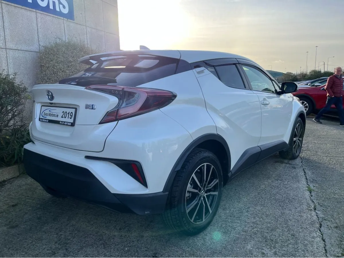 Toyota C-HR Automatic Hybrid 1.8 Petrol - Image 4