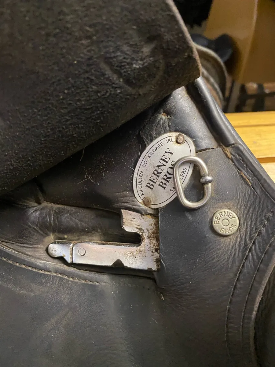 Berney brothers 16.5 black leather saddle - Image 2