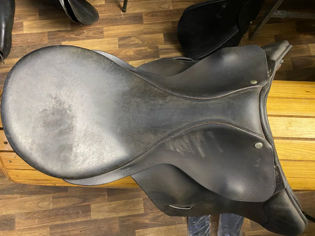 Berney brothers 16.5 black leather saddle - Image 3
