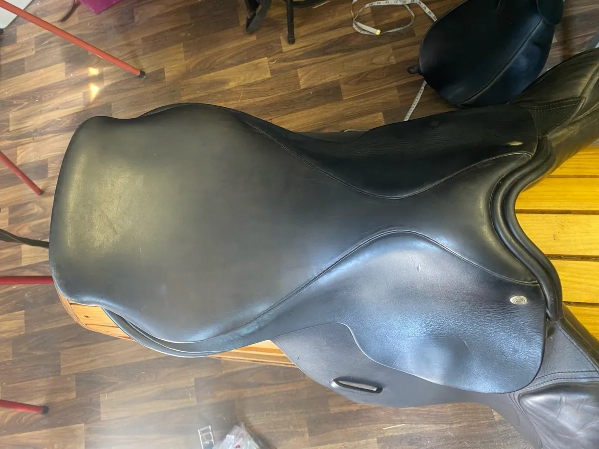 Euroriding 17.5 narrow Leather saddle - Image 2