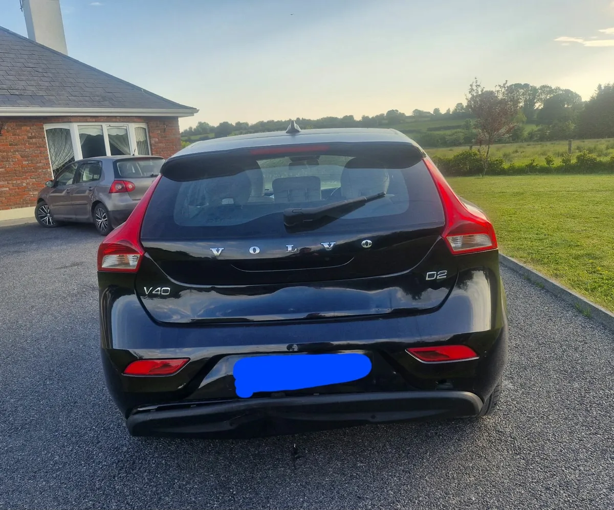 2015 VOLVO V40 D2 SE. 1.6 DIESEL - Image 2