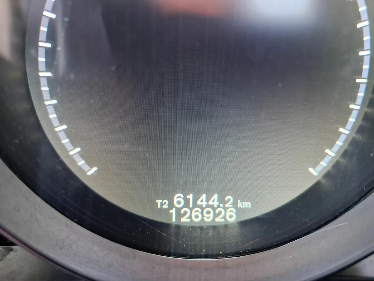 2015 VOLVO V40 D2 SE. 1.6 DIESEL - Image 4