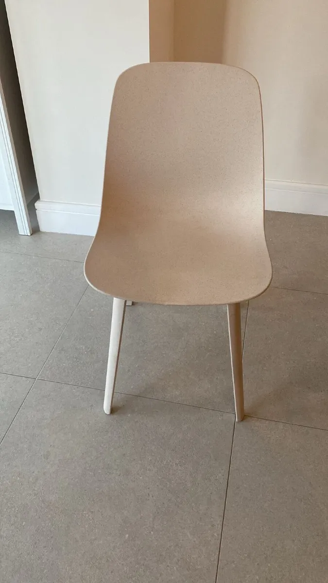 Kitchen table with 8 seats (table and chairs inc.) - Image 2
