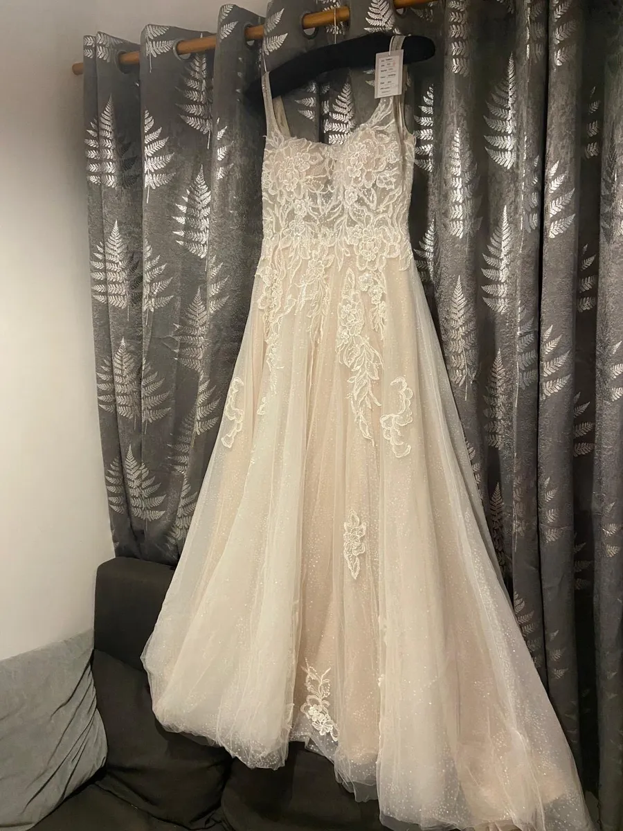 Wedding dress - Image 1