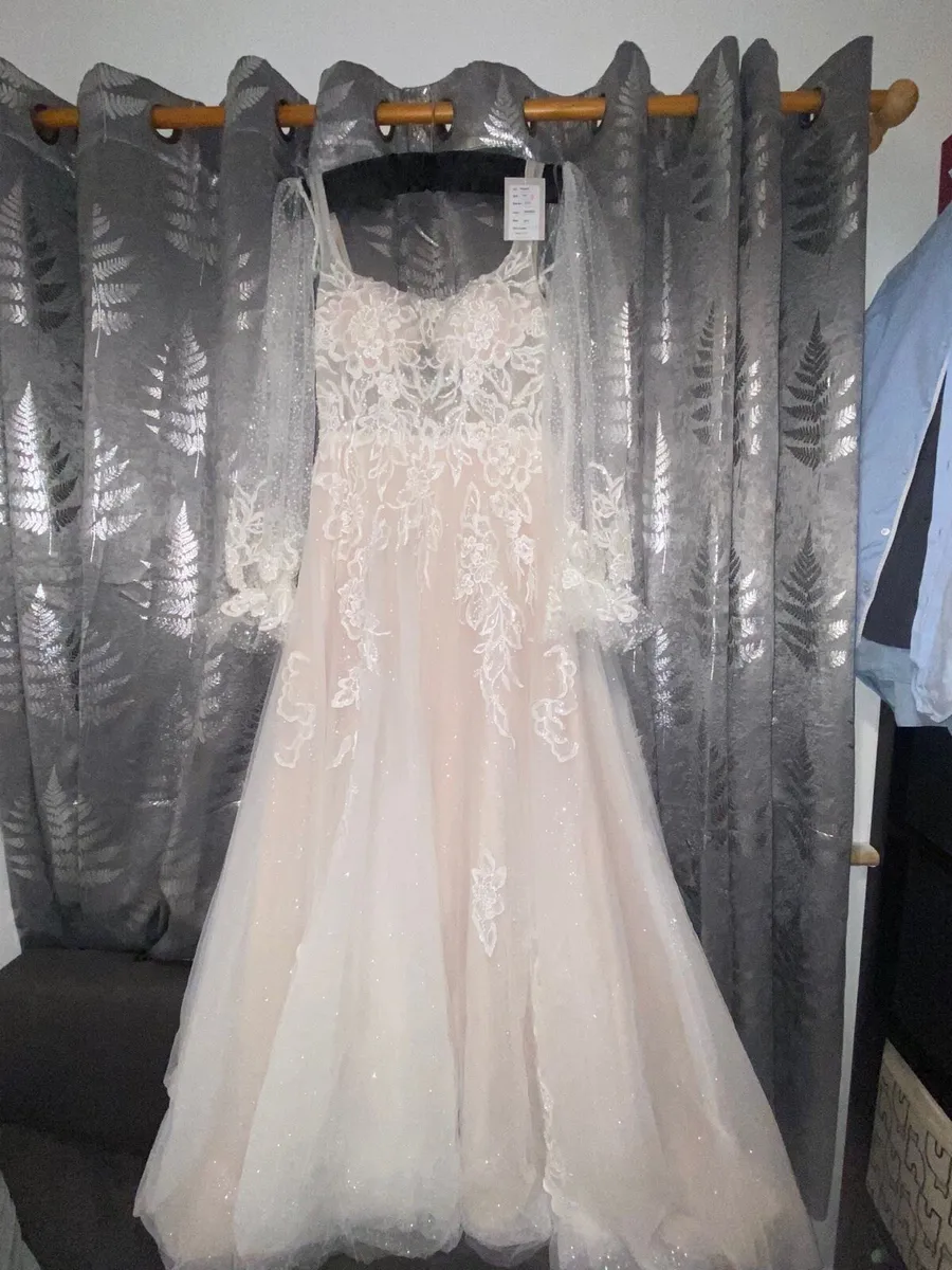 Wedding dress - Image 2