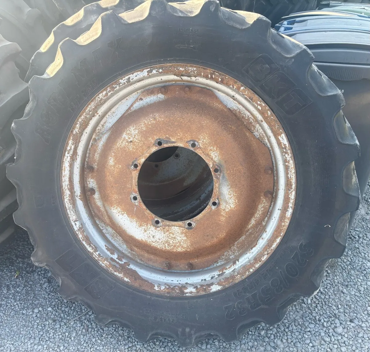 Row crop wheels ( New Holland / Case/ etc..) - Image 4